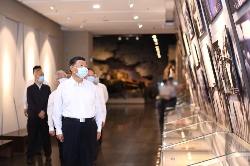 2022年8月16日至17日，中共中央總書記、國家主席、中央軍委主席習(xí)近平在遼寧考察。這是16日下午，習(xí)近平在錦州市考察遼沈戰(zhàn)役紀(jì)念館。 新華社記者 燕雁 攝